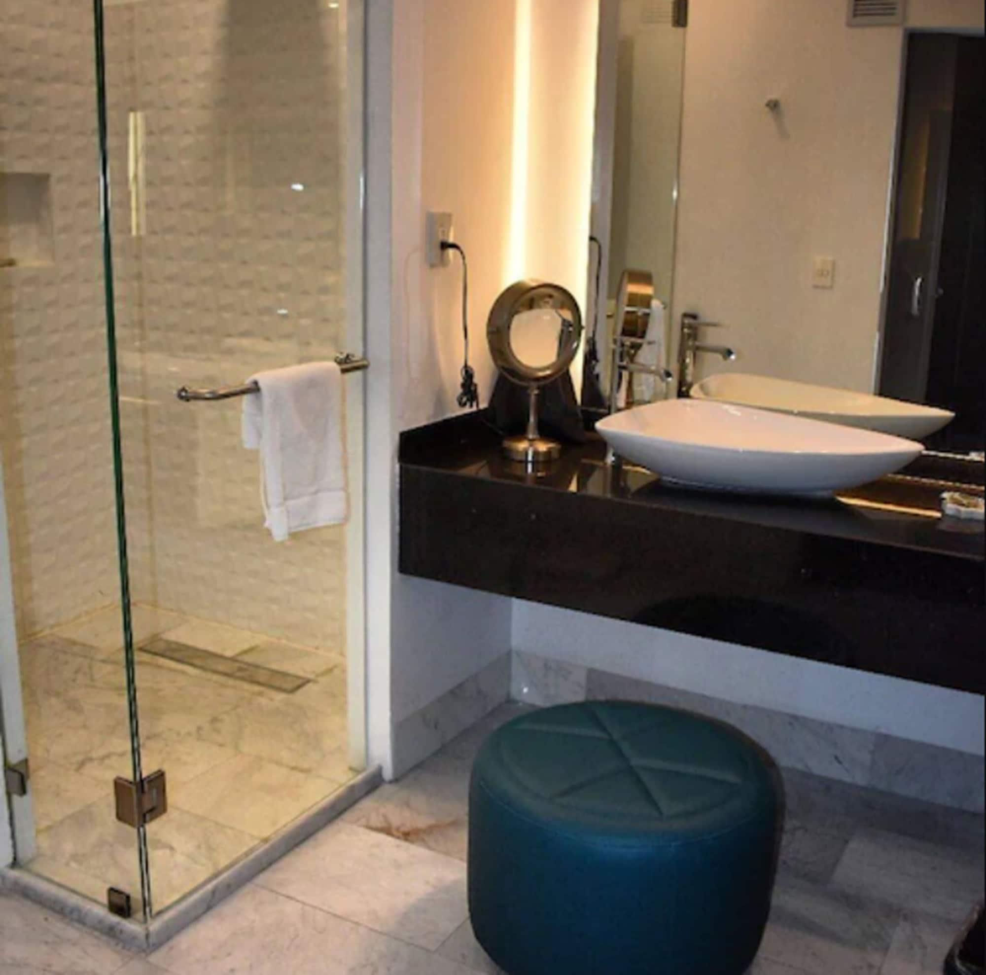 Baruk Guadalajara Hotel De Autor Kültér fotó A bathroom in a hotel