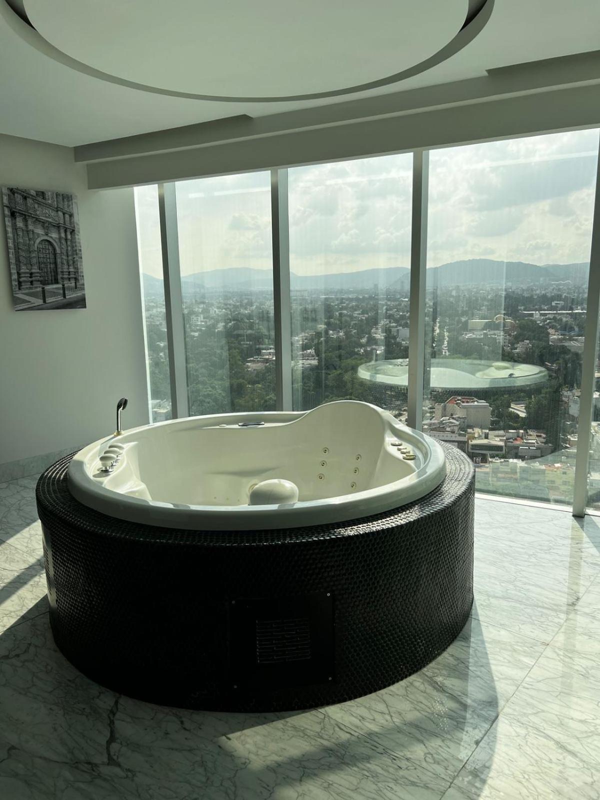 Baruk Guadalajara Hotel De Autor Kültér fotó A whirlpool bathtub