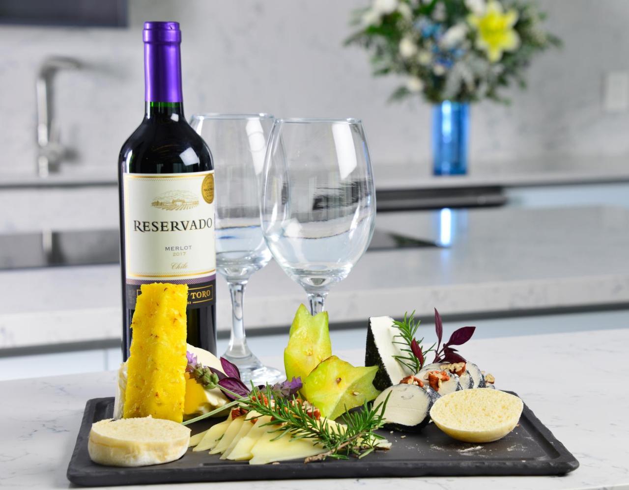 Baruk Guadalajara Hotel De Autor Kültér fotó A wine and cheese pairing