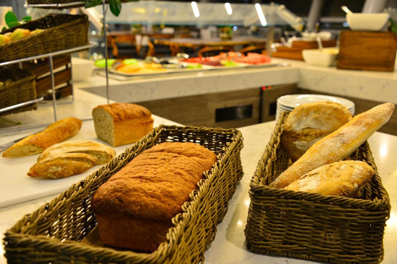 Baruk Guadalajara Hotel De Autor Kültér fotó Bread at a buffet